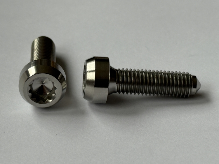 Rim Screw M7x24 Titan